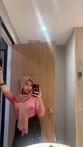 looking makes it hot_66