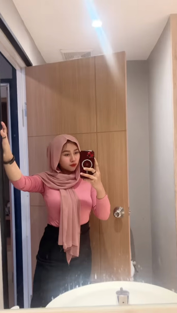 looking makes it hot_66