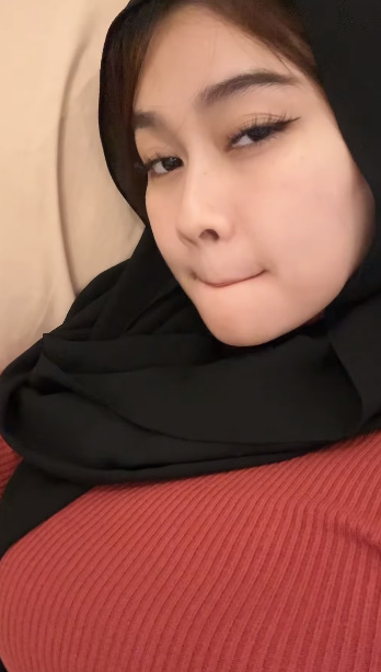 looking makes it hot_66