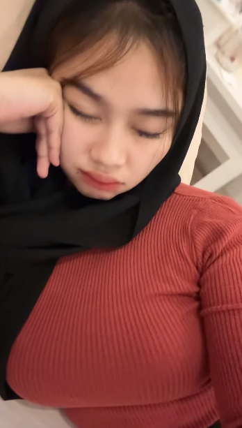 looking makes it hot_66