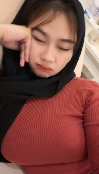 looking makes it hot_66