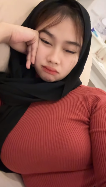 looking makes it hot_66