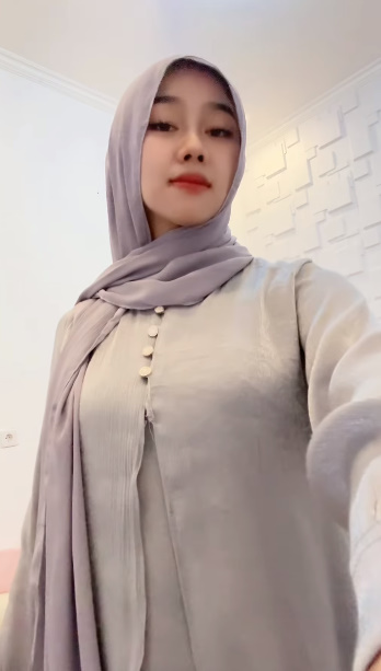 looking makes it hot_66