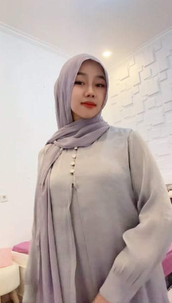 looking makes it hot_66