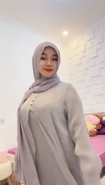 looking makes it hot_66