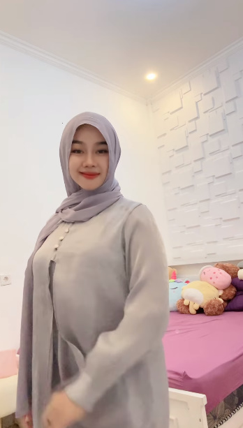 looking makes it hot_66