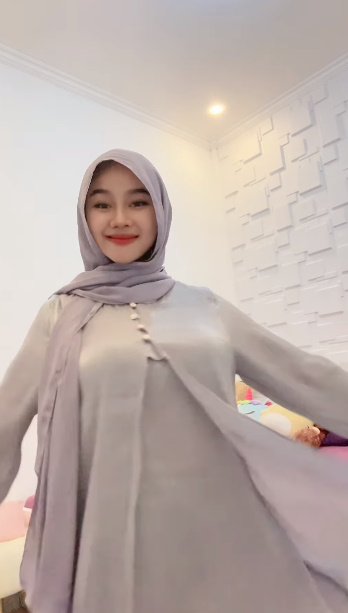 looking makes it hot_66