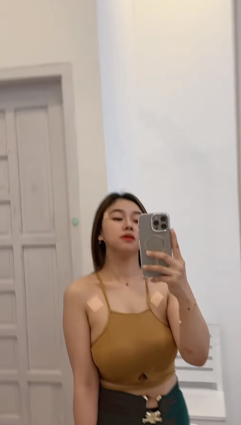 looking makes it hot_66