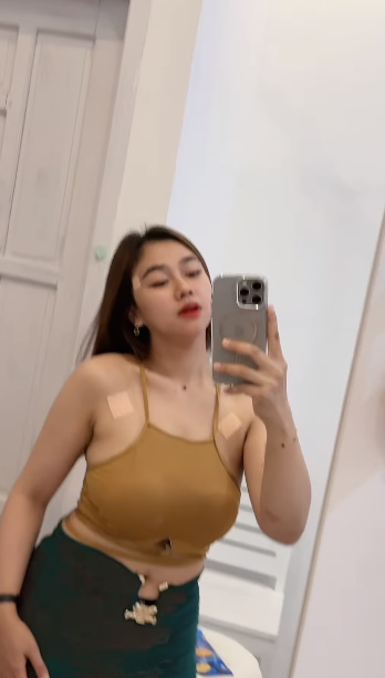 looking makes it hot_66