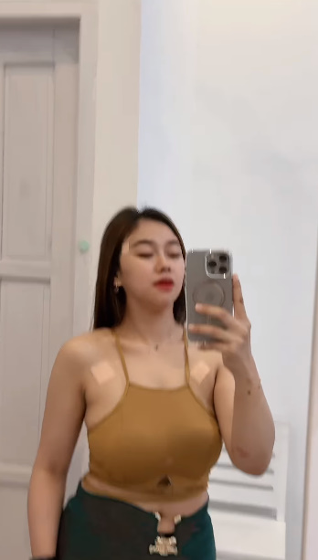 looking makes it hot_66