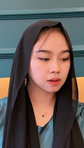 looking makes it hot_66