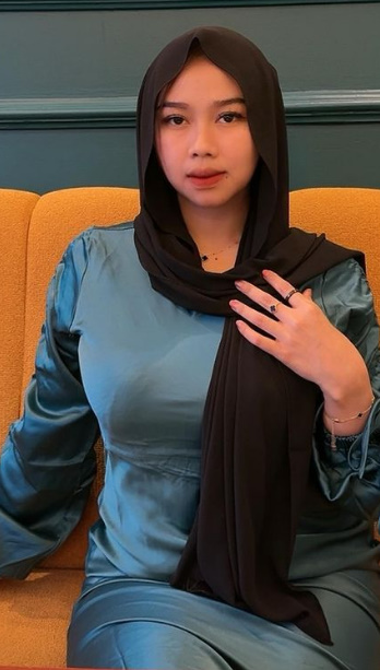 looking makes it hot_66