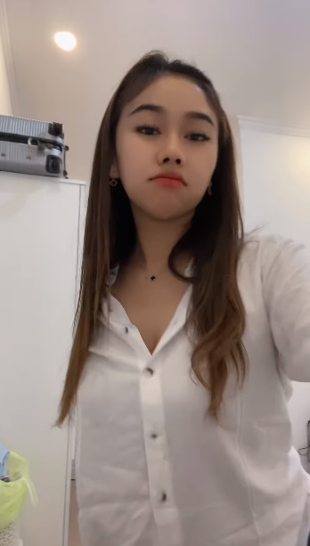 looking makes it hot_66