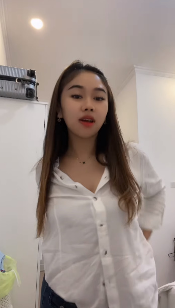 looking makes it hot_66