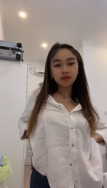 looking makes it hot_66