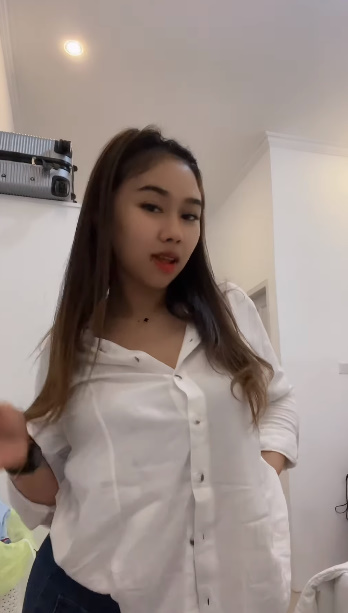 looking makes it hot_66