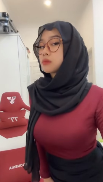 looking makes it hot_66