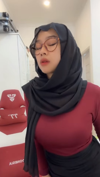 looking makes it hot_66