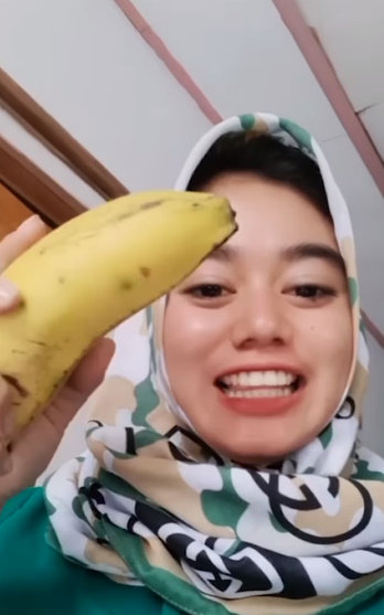 looking makes it hot_66