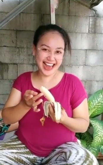 looking makes it hot_66