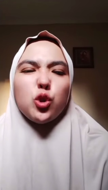 looking makes it hot_66