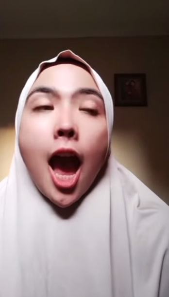 looking makes it hot_66