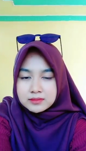 looking makes it hot_66