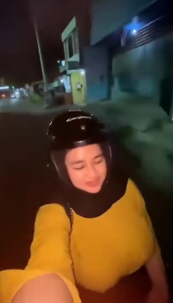 looking makes it hot_66