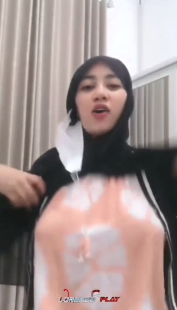 looking makes it hot_66