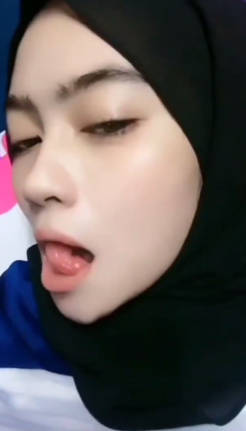 looking makes it hot_66