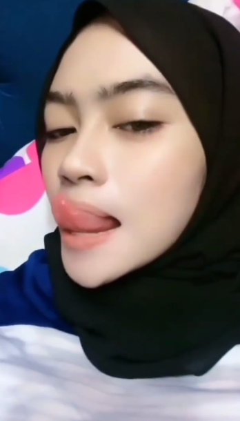 looking makes it hot_66