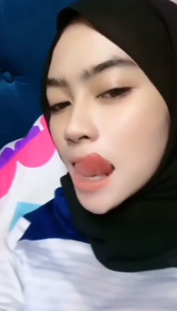 looking makes it hot_66