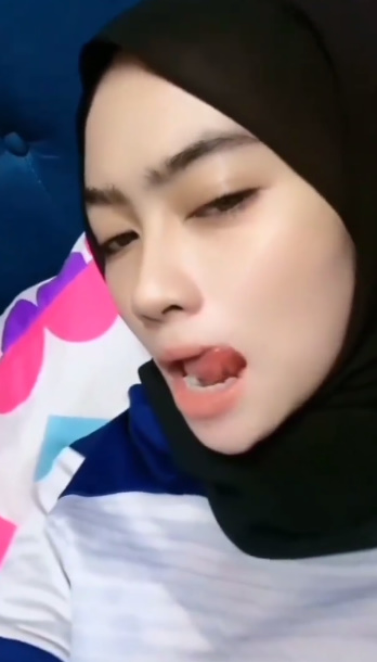 looking makes it hot_66