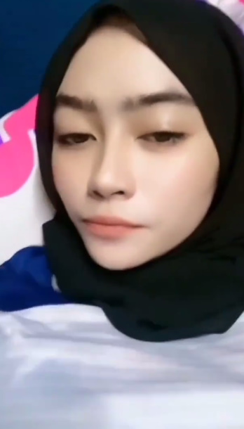 looking makes it hot_66