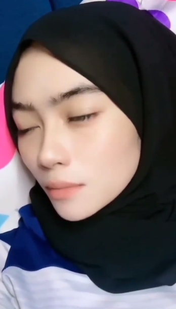 looking makes it hot_66