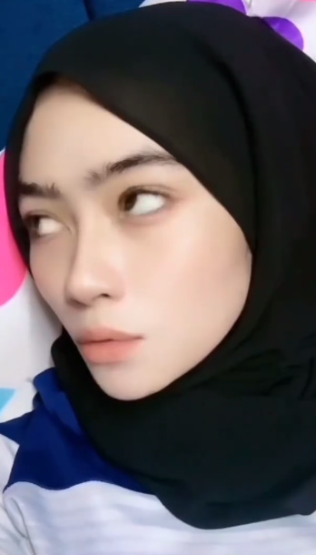 looking makes it hot_66