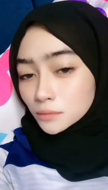 looking makes it hot_66