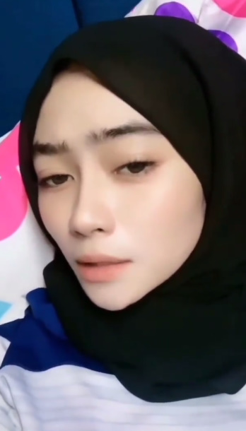 looking makes it hot_66