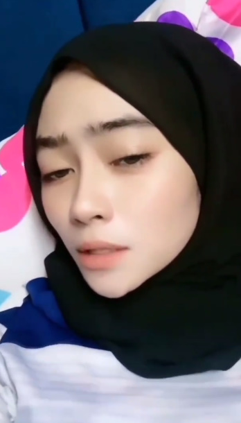 looking makes it hot_66