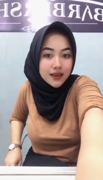 looking makes it hot_66