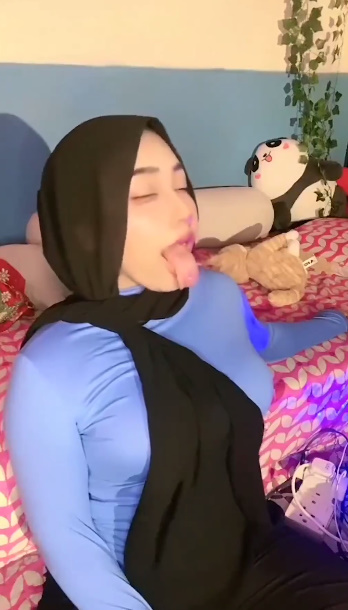 looking makes it hot_66