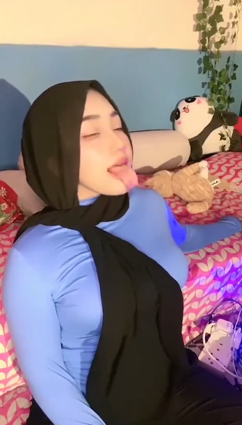 looking makes it hot_66