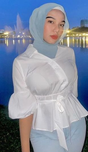 looking makes it hot_67