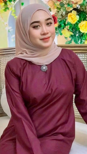 looking makes it hot_67