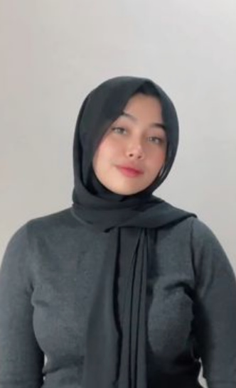 looking makes it hot_67