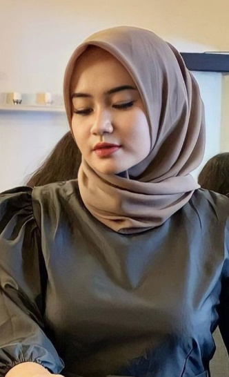 looking makes it hot_67