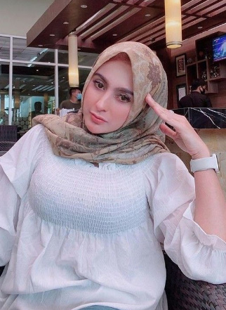 looking makes it hot_67