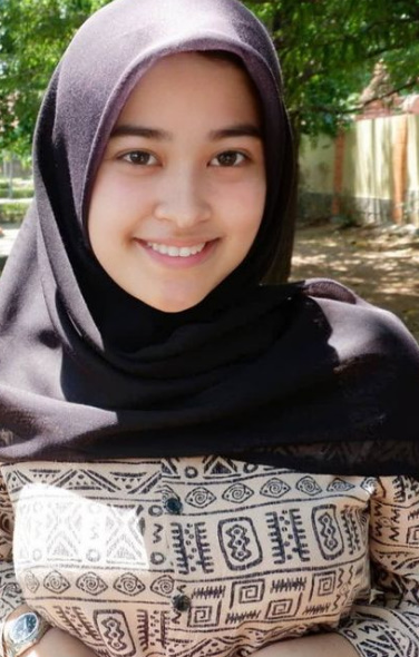 looking makes it hot_67