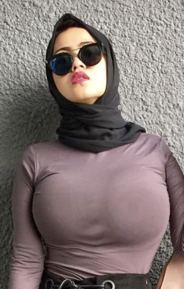 looking makes it hot_67