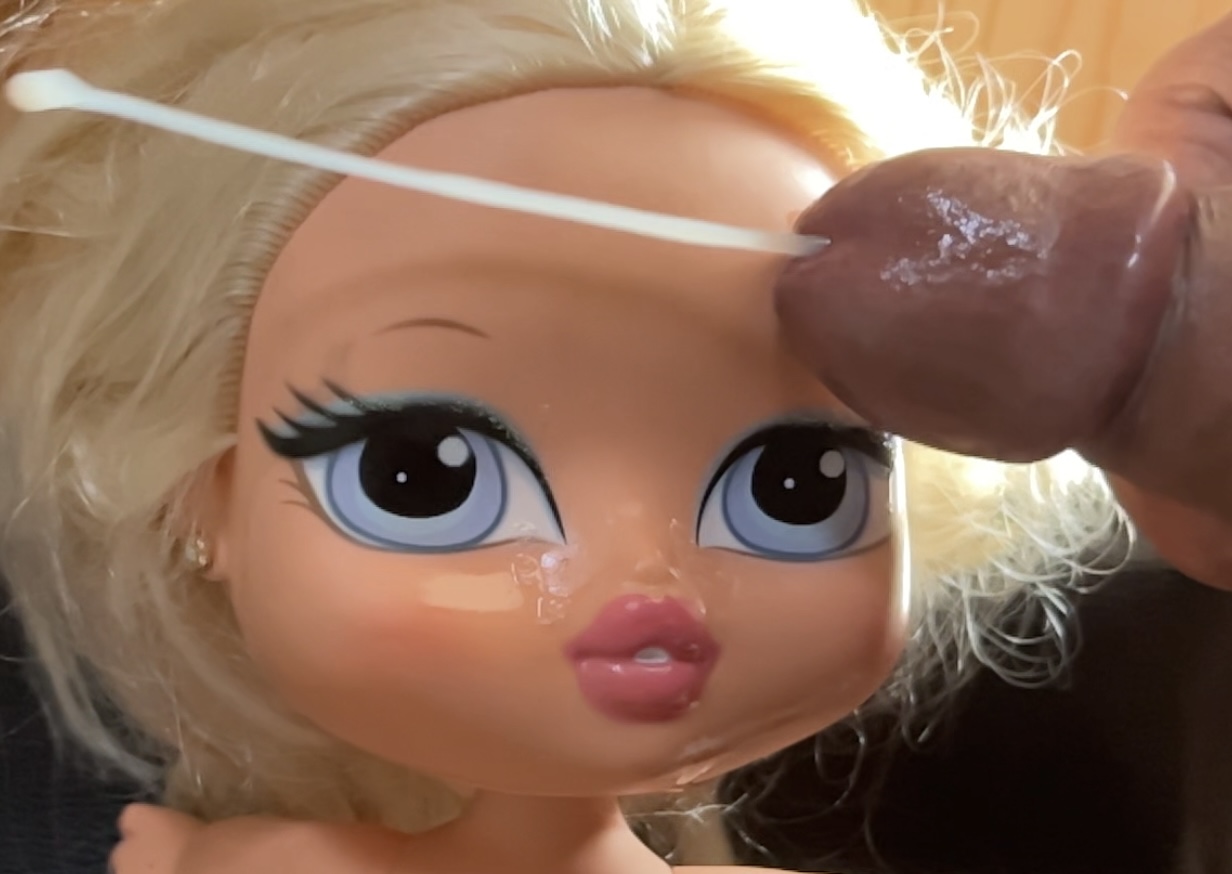 Smellly blonde secondhand store doll facial cumshot
